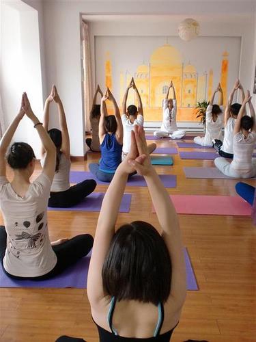 『2014年杭州妮玛瑜伽舞蹈培训校长亲授班详细介绍』   课程内容:瑜伽