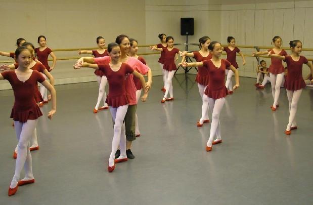 供应苏州舞蹈教室塑胶地板,少儿舞蹈培训中心塑胶地板